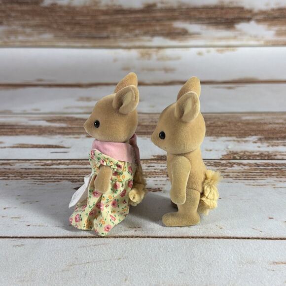 Sylvanian Families Hopper Kangaroo Family – Japan – Miniature Dollhouse Figure - Picture 2 of 3